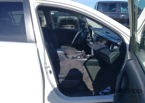 2017 Toyota Rav4 Le z USA, uszkodzony, nr VIN JTMBFREV1HJ126325